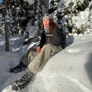 Meet your Posher, Yue